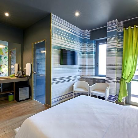 Eleganti Suite In Piazzale Lagosta Милано Екстериор снимка
