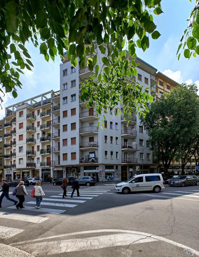 Eleganti Suite In Piazzale Lagosta Милано Екстериор снимка